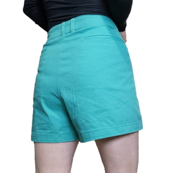 Chino shorts Mid rise Green color Slip pockets Size 18  A NEW APPROACH  NWT - Picture 3 of 14